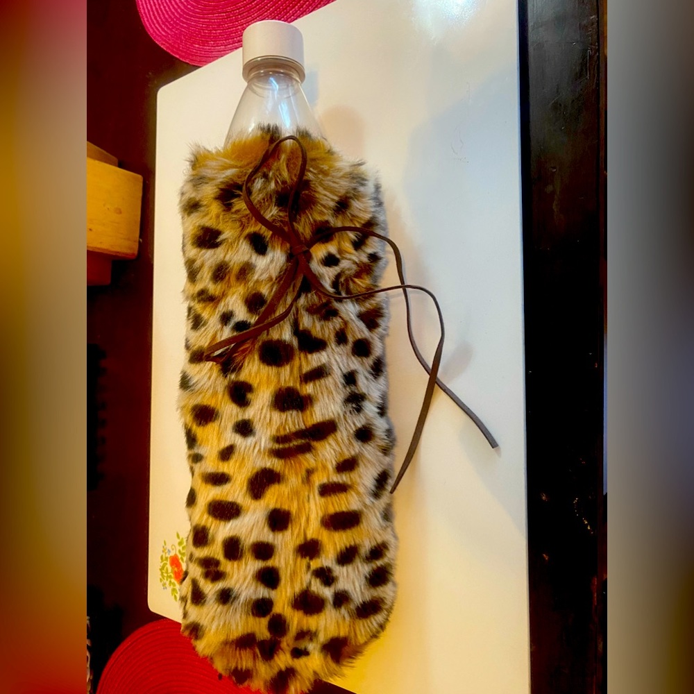 💕🐆Wine Bottle Cozy🩷